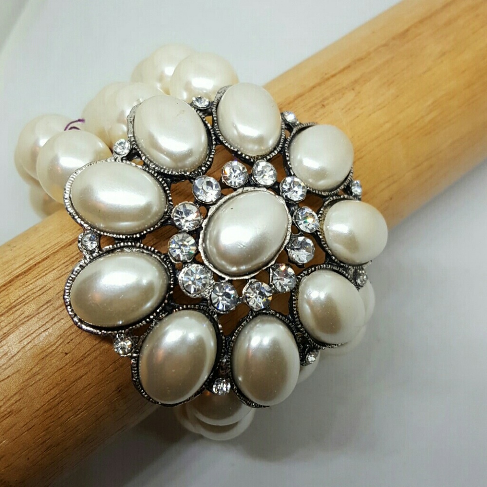 3 strand pearl bracelet